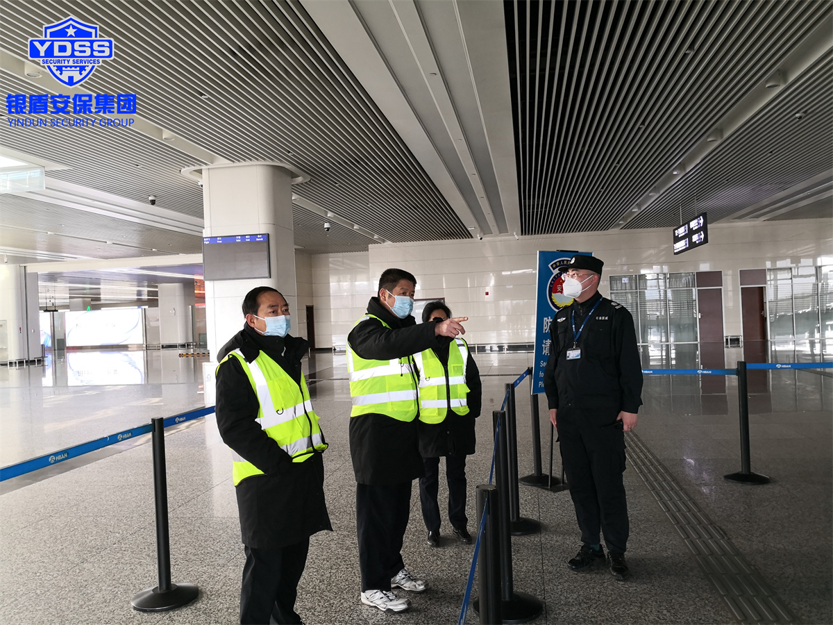 1656850590630889.jpg 航空護(hù)衛(wèi)部領(lǐng)導(dǎo)對T2檢爆崗位進(jìn)行檢查指導(dǎo).jpg