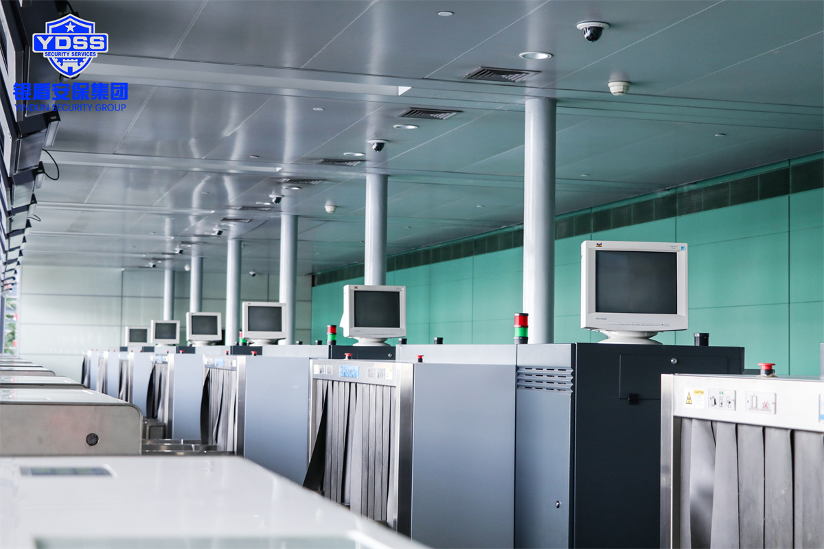 1656850614847610.jpg 攝圖網(wǎng)_500133905_機(jī)場行李托運(yùn)服務(wù)臺安檢(非企業(yè)商用).jpg