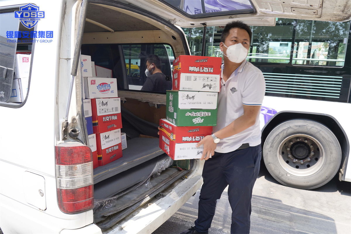 銀盾北京保安服務(wù)公司慰問公交