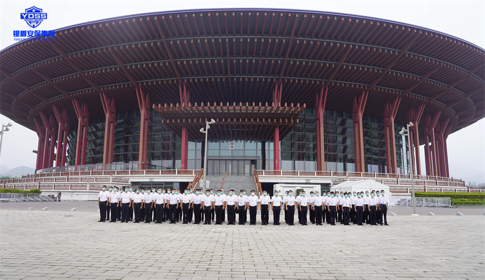 北京銀盾安保服務(wù)有限公司作為本屆電影節(jié)的主要安保方之一 銀盾安保在北京雁西湖國(guó)際會(huì)展中心執(zhí)行安保服務(wù).jpg