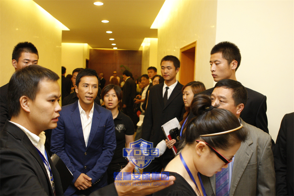 北京銀盾保安服務(wù)公司特勤人員為中國香港著名影視演員、導(dǎo)演提供安全隨衛(wèi)服務(wù)