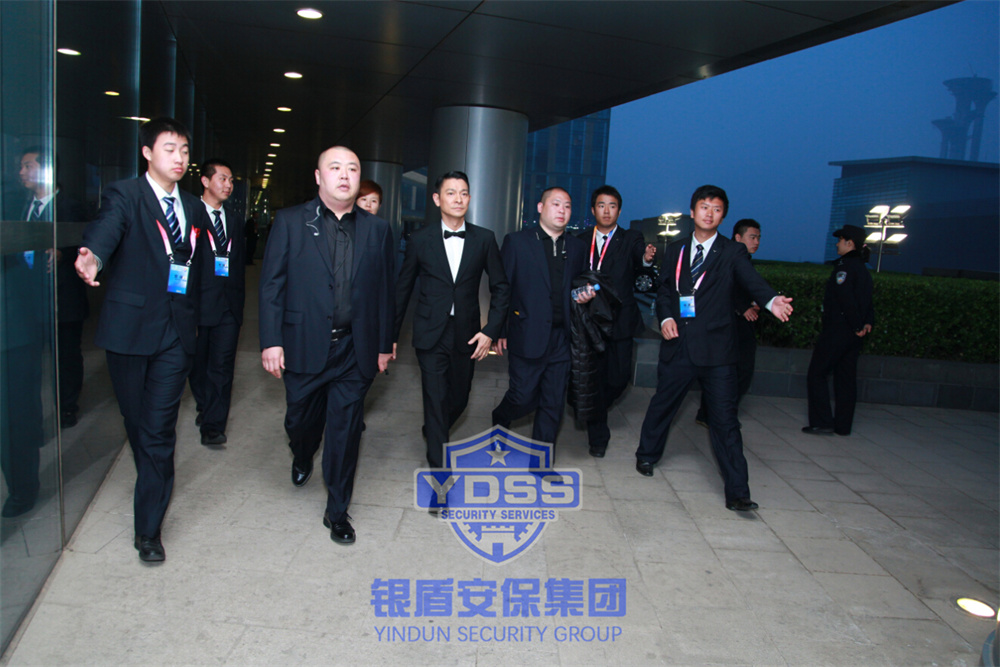 北京銀盾安保特勤隊(duì)員為名人提供安保護(hù)衛(wèi)服務(wù)