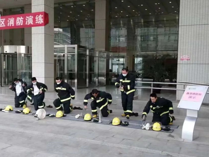 【提高安全意識(shí)、確保安全穩(wěn)定】銀盾保安組織開展消防處突演練