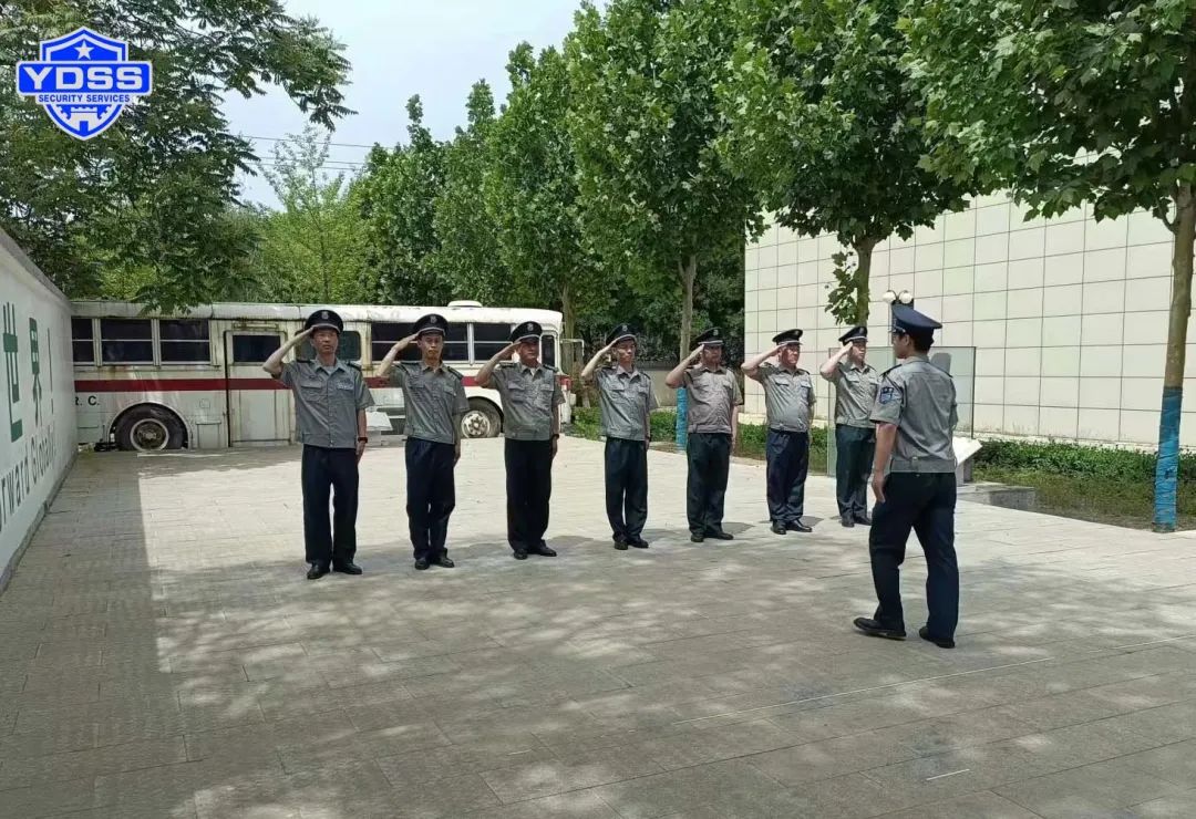 北京銀盾保安服務(wù)公司駐北京光大銀行分支保安隊(duì)組織開展保安員形體隊(duì)列培訓(xùn)