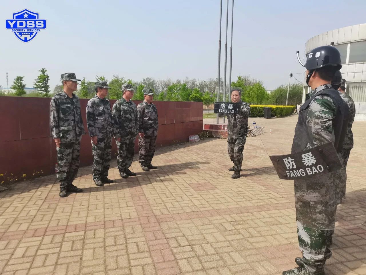 北京銀盾保安服務(wù)公司第七經(jīng)營部組織開展防恐防爆應(yīng)急演練