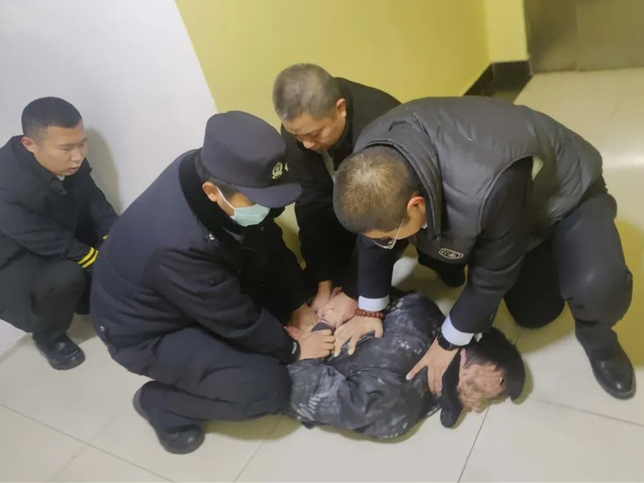 銀盾保安駐歌華大廈保安隊協(xié)助公安機關抓獲犯罪嫌疑人