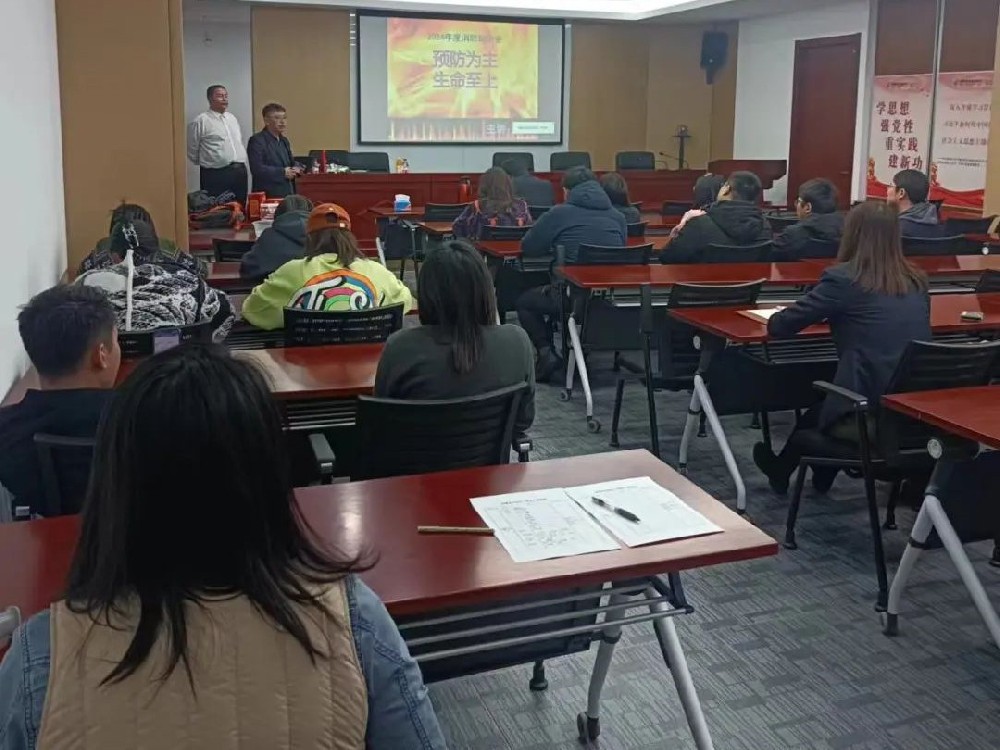 銀盾保安駐郵政儲蓄銀行西城支行保安隊(duì)開展消防應(yīng)急演練